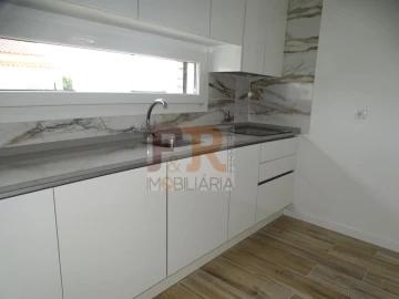 Moradia T3 para Venda em Fernao Ferro