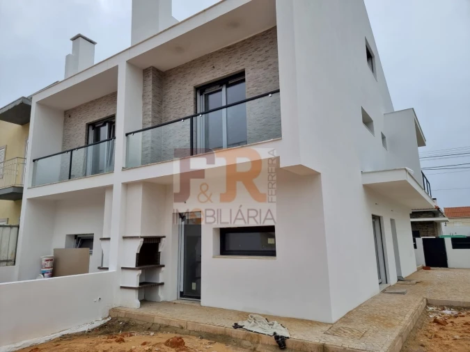 Moradia T3 para Venda em Fernao Ferro Foto 4