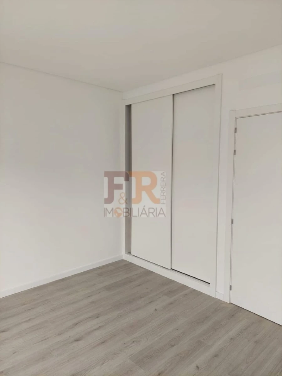 Moradia T3 para Venda em Fernao Ferro Foto 34