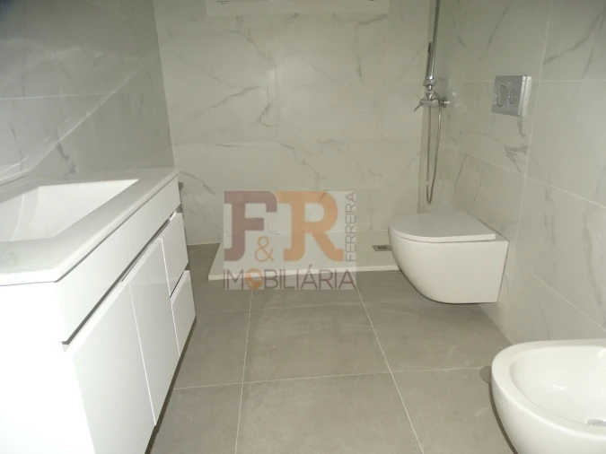 Moradia T3 para Venda em Fernao Ferro Foto 44