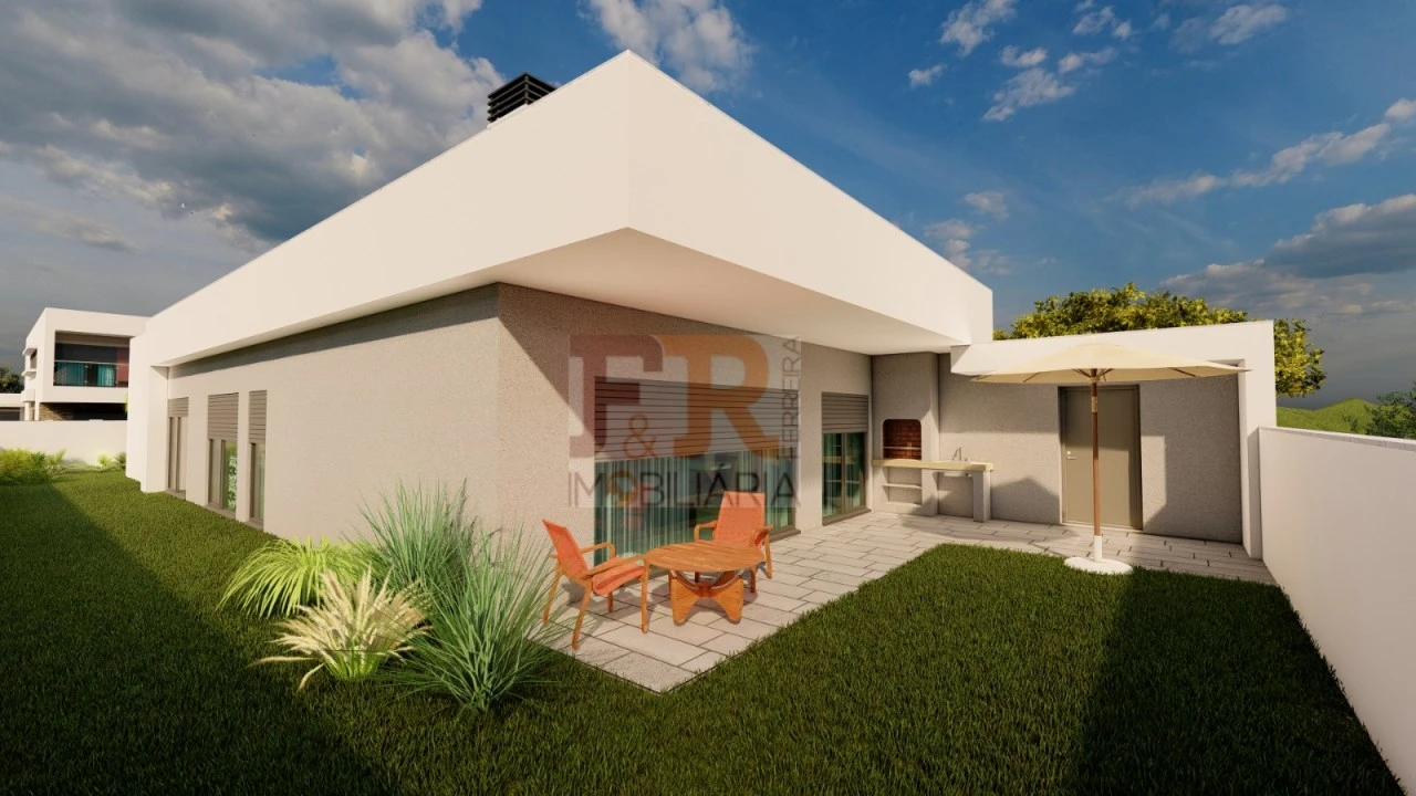 Moradia T4 para Venda em Fernao Ferro Foto 1