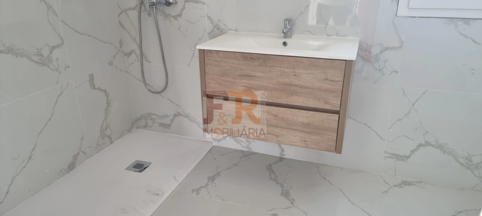 Moradia T4 para Venda em Fernao Ferro Foto 17