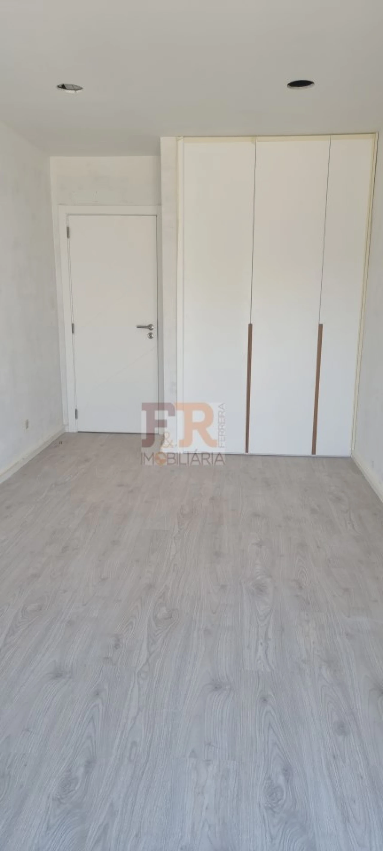 Moradia T4 para Venda em Fernao Ferro Foto 24