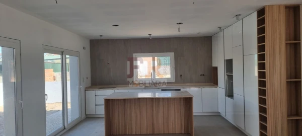 Moradia T4 para Venda em Fernao Ferro