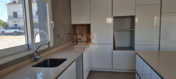 Moradia T4 para Venda em Fernao Ferro