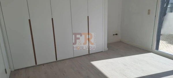 Moradia T4 para Venda em Fernao Ferro
