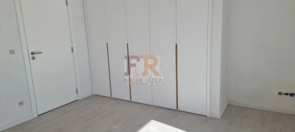 Moradia T4 para Venda em Fernao Ferro