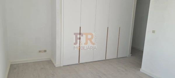 Moradia T4 para Venda em Fernao Ferro