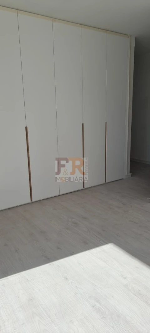 Moradia T4 para Venda em Fernao Ferro