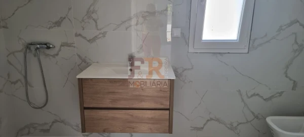 Moradia T4 para Venda em Fernao Ferro