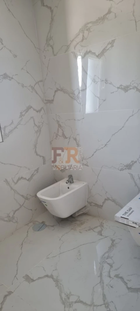 Moradia T4 para Venda em Fernao Ferro