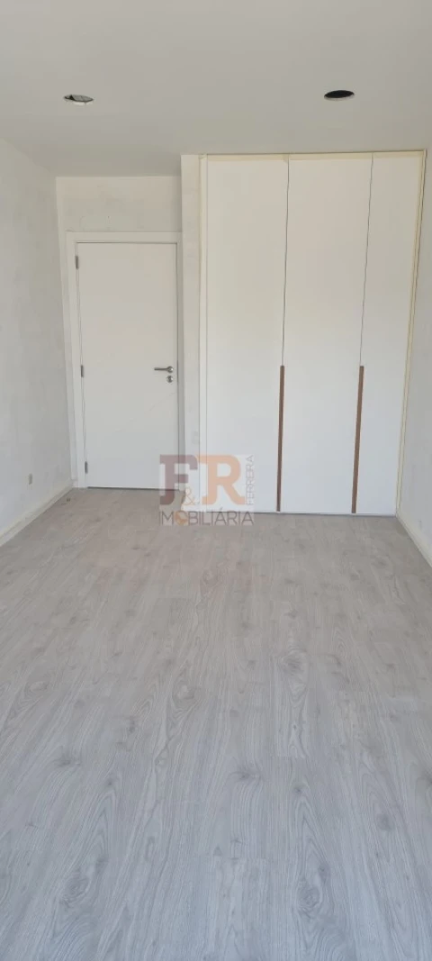Moradia T4 para Venda em Fernao Ferro