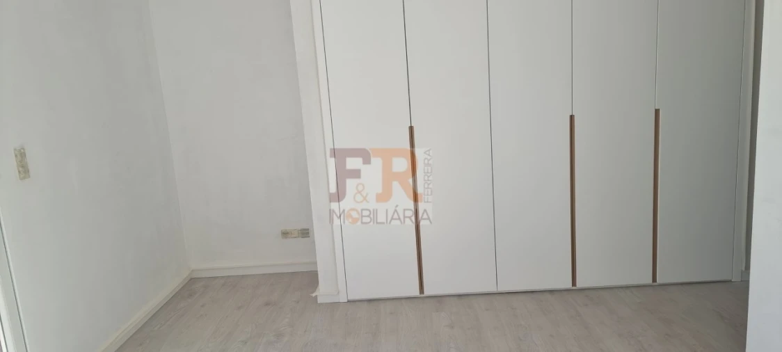 Moradia T4 para Venda em Fernao Ferro Foto 11