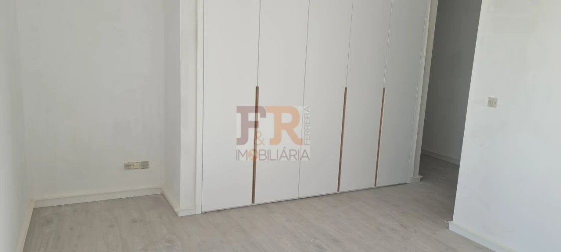 Moradia T4 para Venda em Fernao Ferro Foto 13
