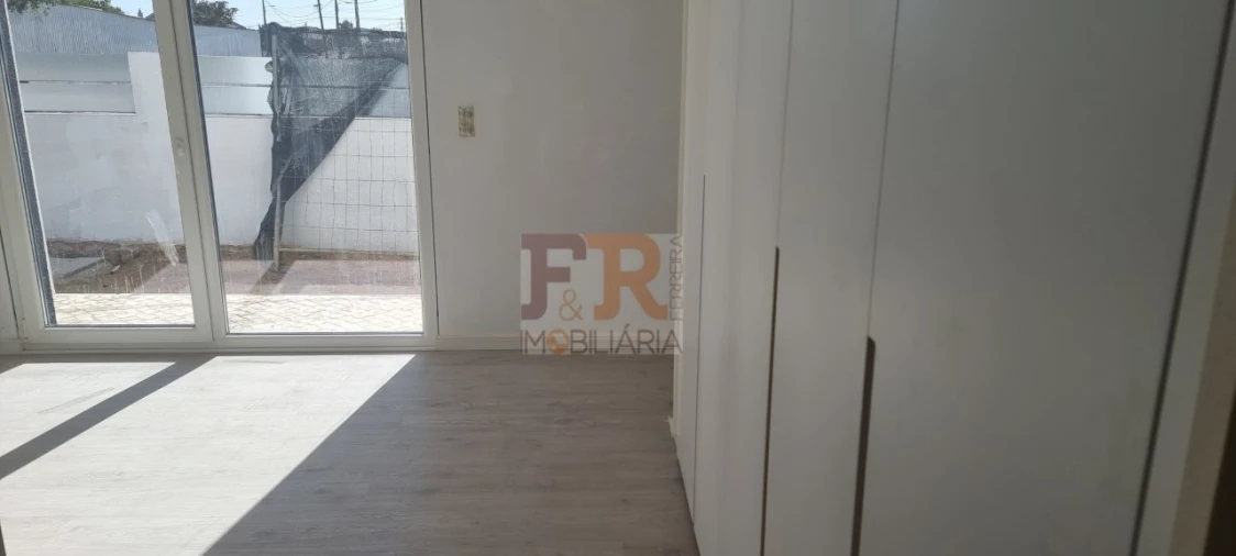 Moradia T4 para Venda em Fernao Ferro Foto 16