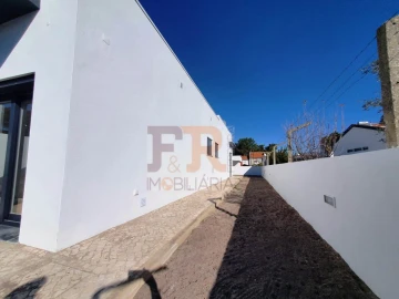 Moradia T3 para Venda em Fernao Ferro