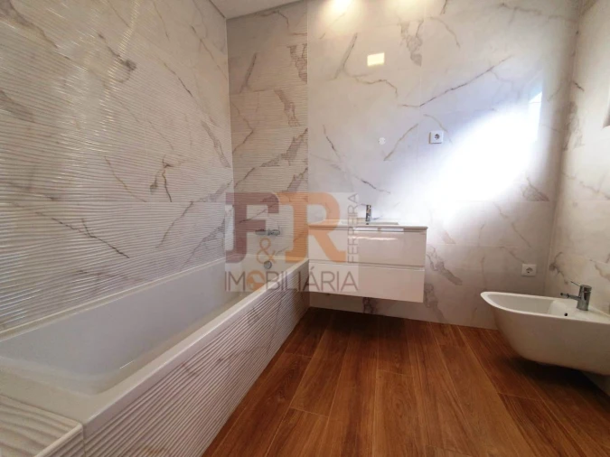 Moradia T3 para Venda em Fernao Ferro Foto 25