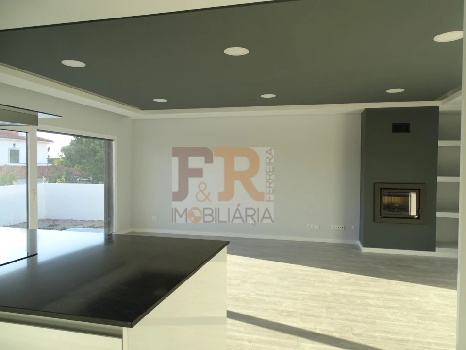 Moradia T4 para Venda em Fernao Ferro Foto 7