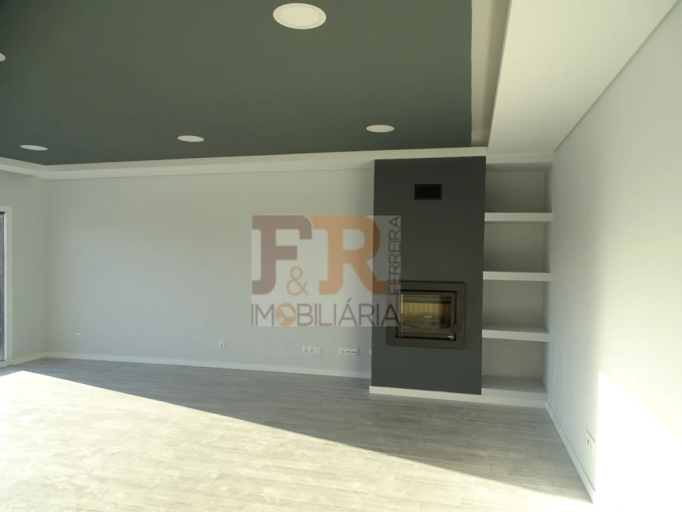 Moradia T4 para Venda em Fernao Ferro Foto 9