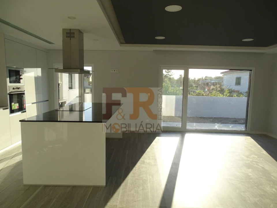Moradia T4 para Venda em Fernao Ferro Foto 12