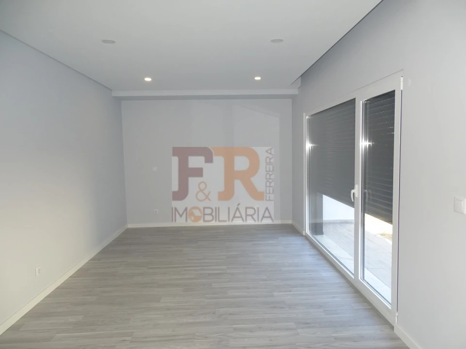 Moradia T4 para Venda em Fernao Ferro Foto 16