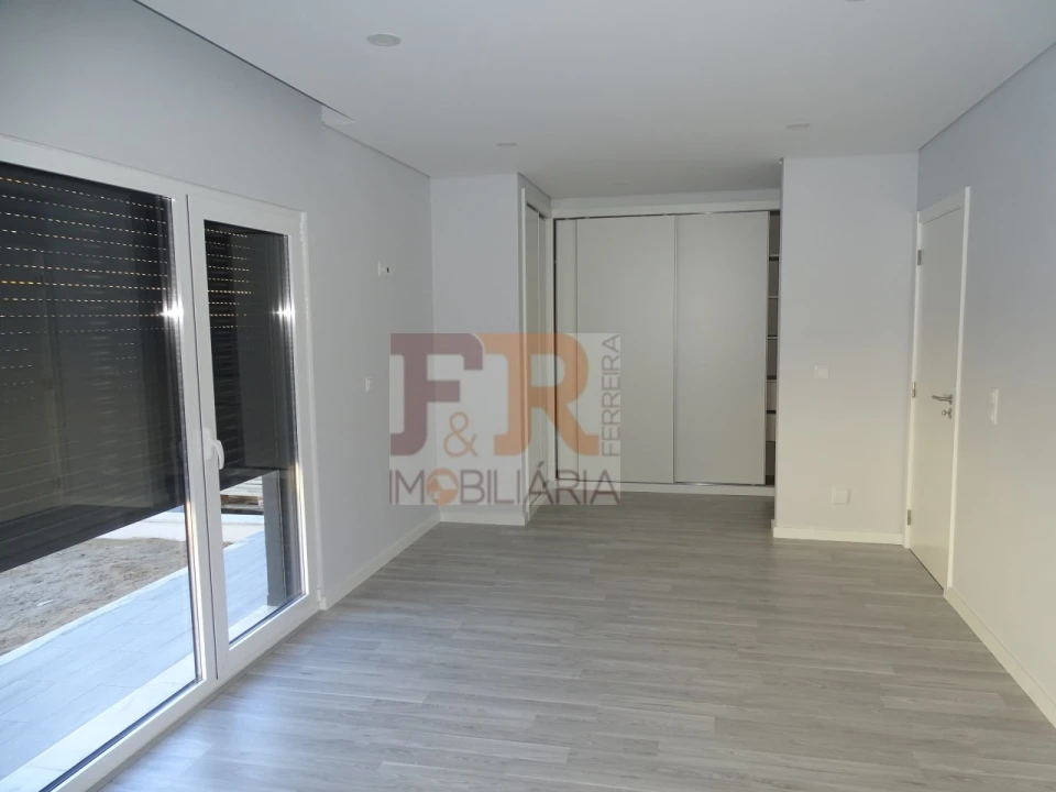 Moradia T4 para Venda em Fernao Ferro Foto 18