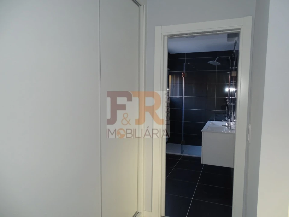Moradia T4 para Venda em Fernao Ferro Foto 20