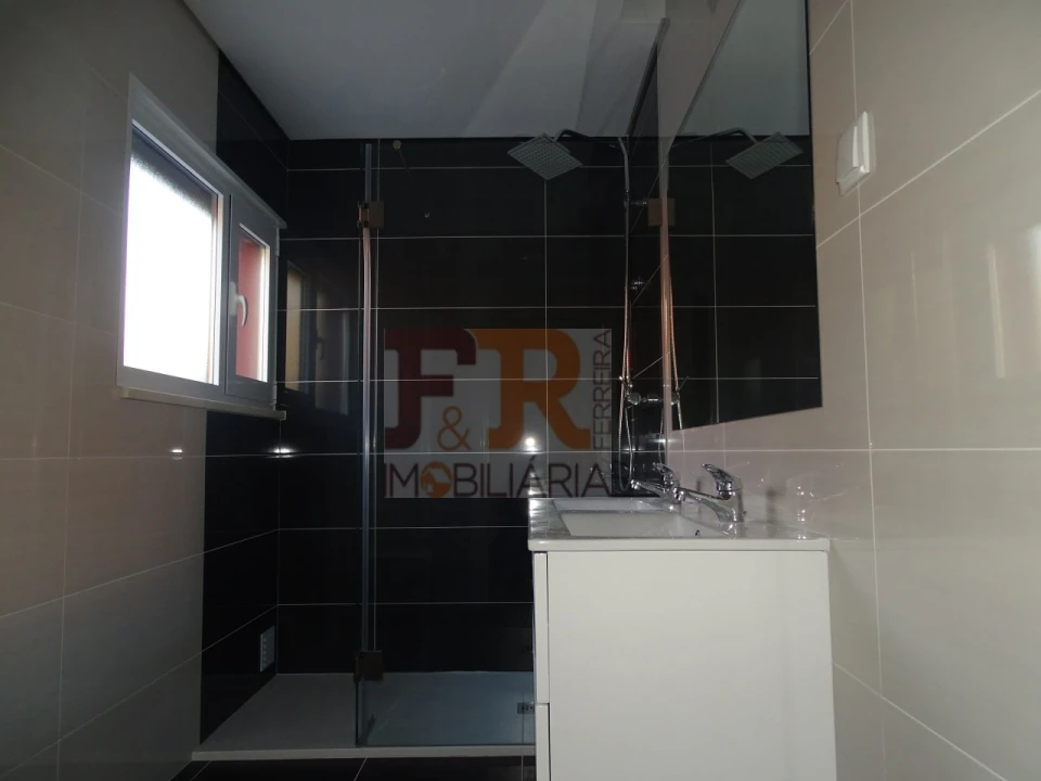Moradia T4 para Venda em Fernao Ferro Foto 21