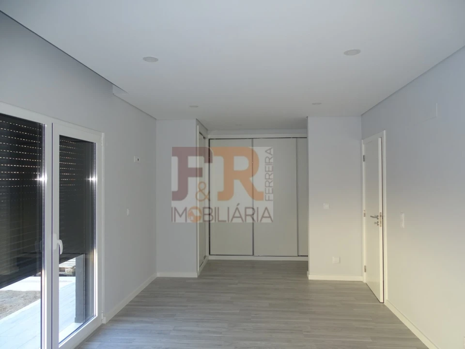 Moradia T4 para Venda em Fernao Ferro Foto 23