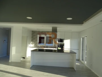 Moradia T4 para Venda em Fernao Ferro