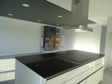Moradia T4 para Venda em Fernao Ferro