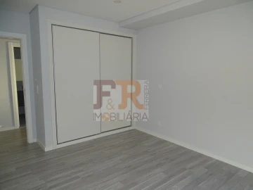 Moradia T4 para Venda em Fernao Ferro