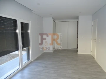 Moradia T4 para Venda em Fernao Ferro