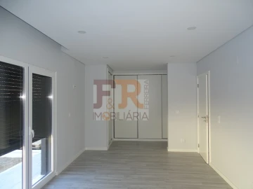 Moradia T4 para Venda em Fernao Ferro