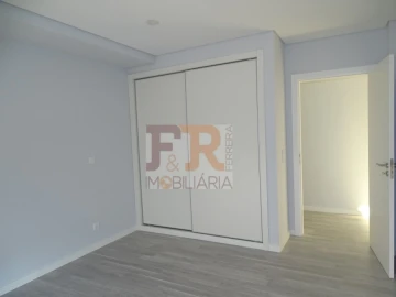 Moradia T4 para Venda em Fernao Ferro