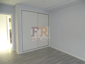 Moradia T4 para Venda em Fernao Ferro