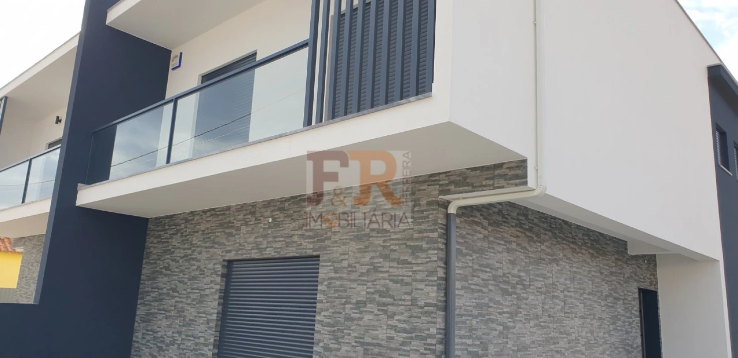 Moradia T3 para Venda em Fernao Ferro Foto 1