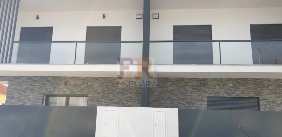 Moradia T3 para Venda em Fernao Ferro