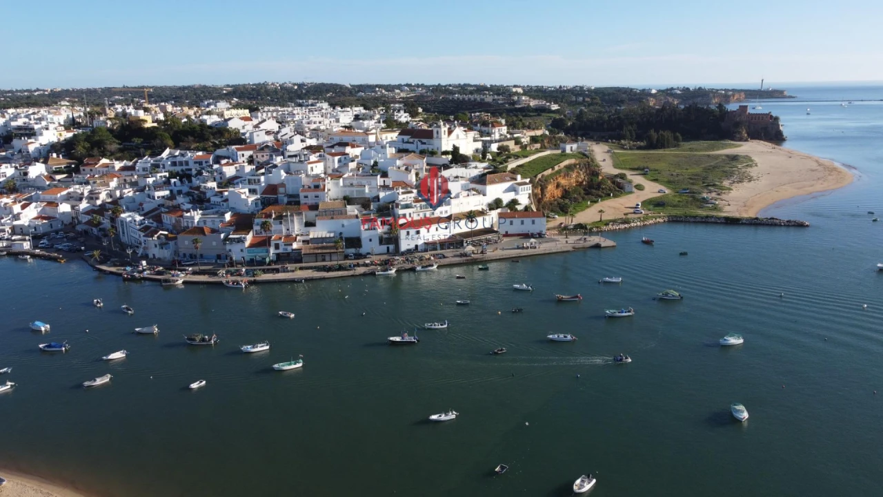 Moradia T4 para Venda em Estômbar e Parchal Foto 16