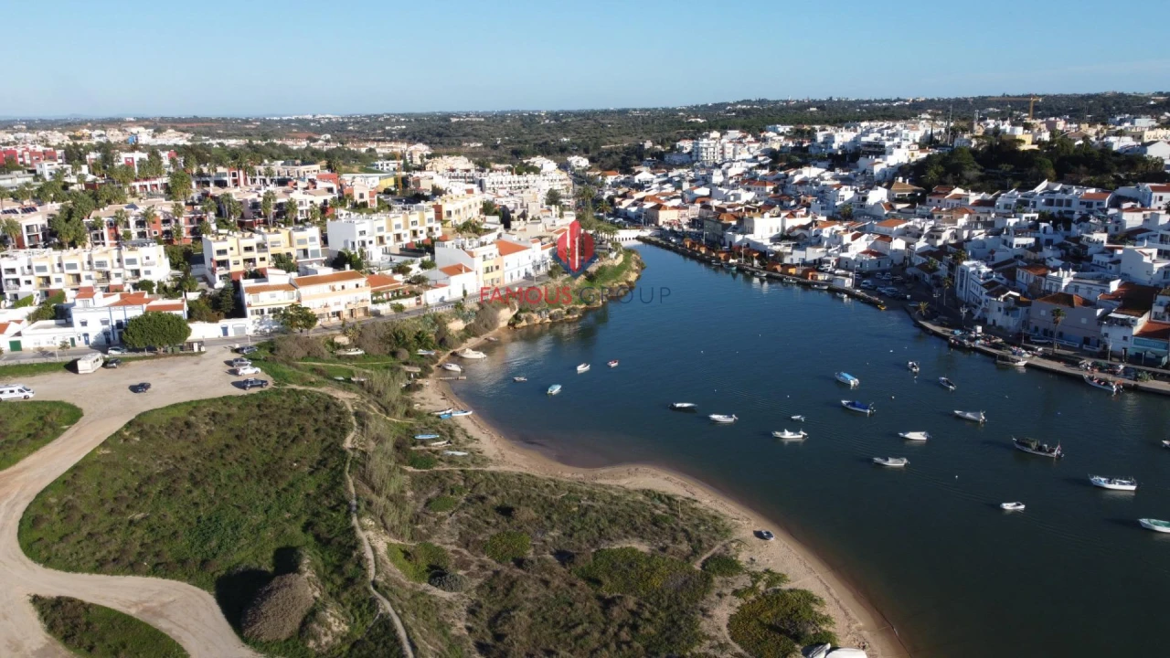 Moradia T4 para Venda em Estômbar e Parchal Foto 17