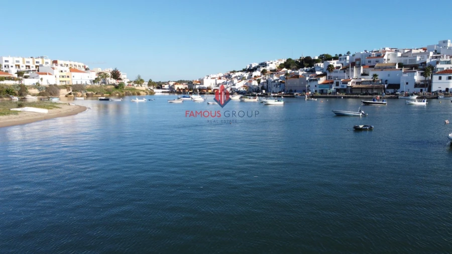 Moradia T4 para Venda em Estômbar e Parchal Foto 10