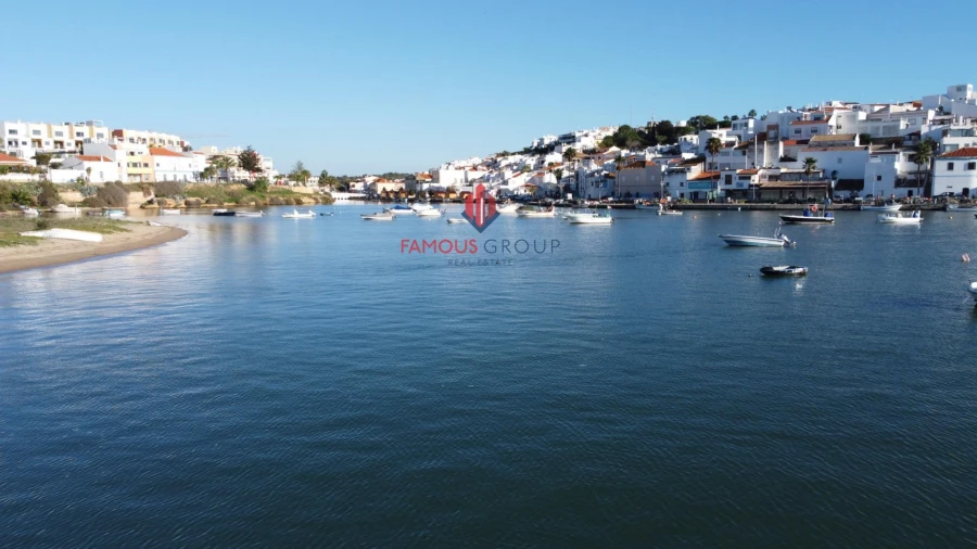 Moradia T4 para Venda em Estômbar e Parchal Foto 11