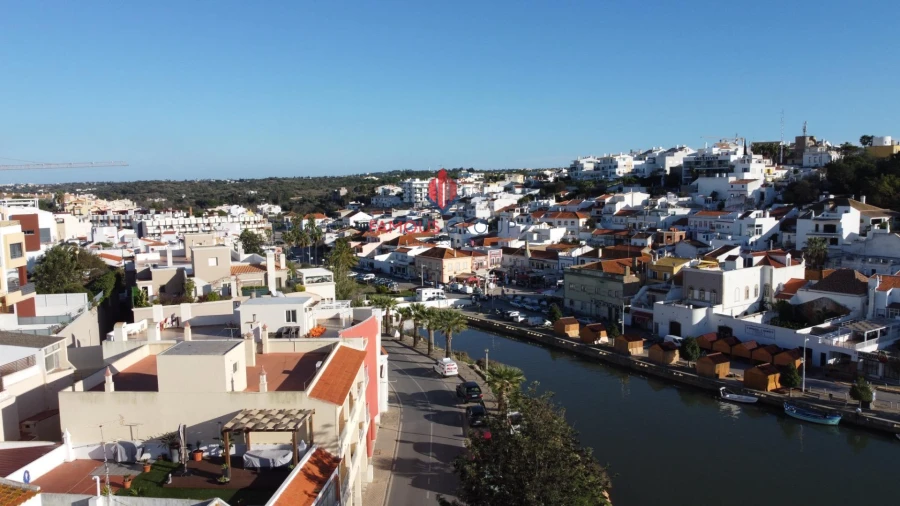 Moradia T4 para Venda em Estômbar e Parchal Foto 14