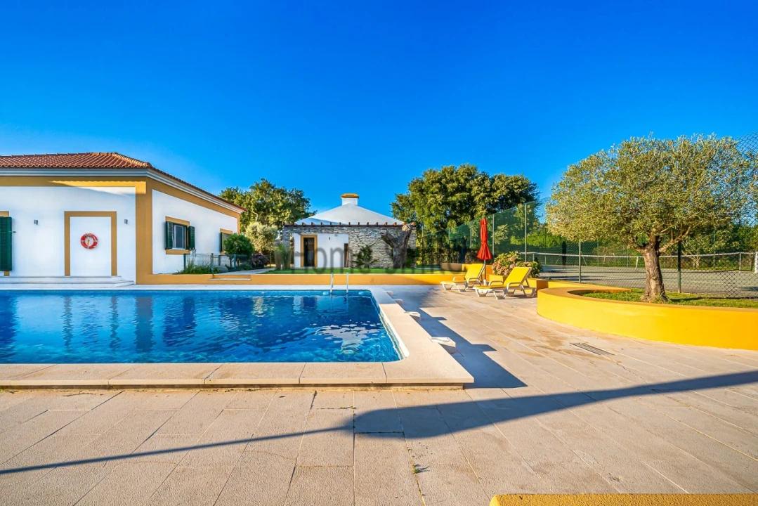 Moradia T5 para Venda em Santo Estêvão Foto 4