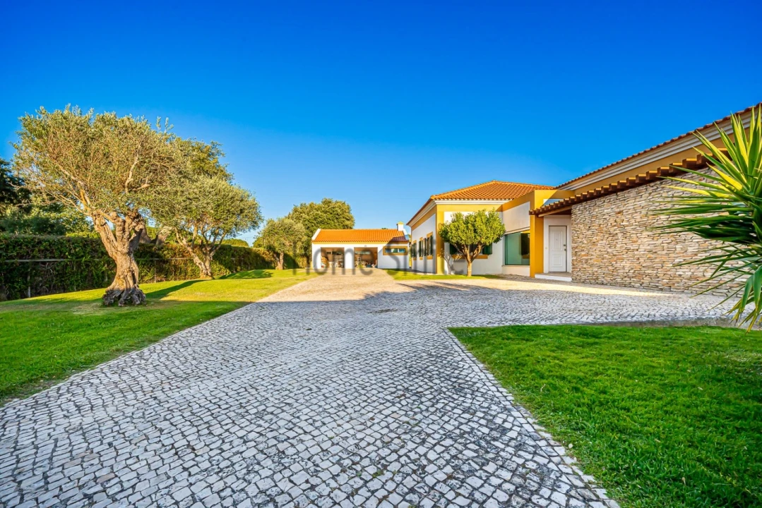 Moradia T5 para Venda em Santo Estêvão Foto 13