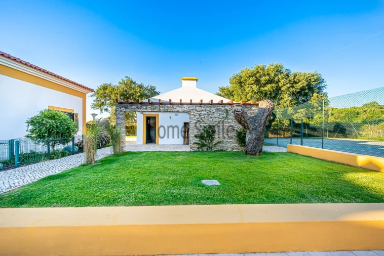 Moradia T5 para Venda em Santo Estêvão Foto 3