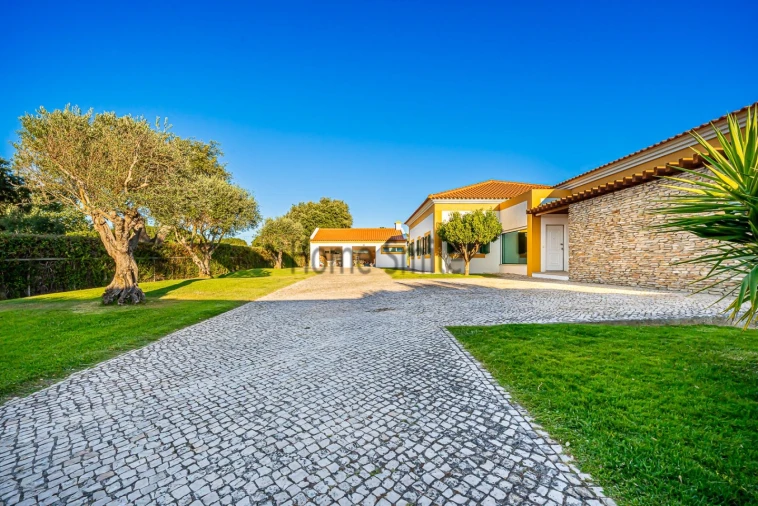 Moradia T5 para Venda em Santo Estêvão Foto 13