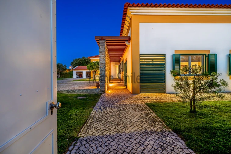 Moradia T5 para Venda em Santo Estêvão Foto 55