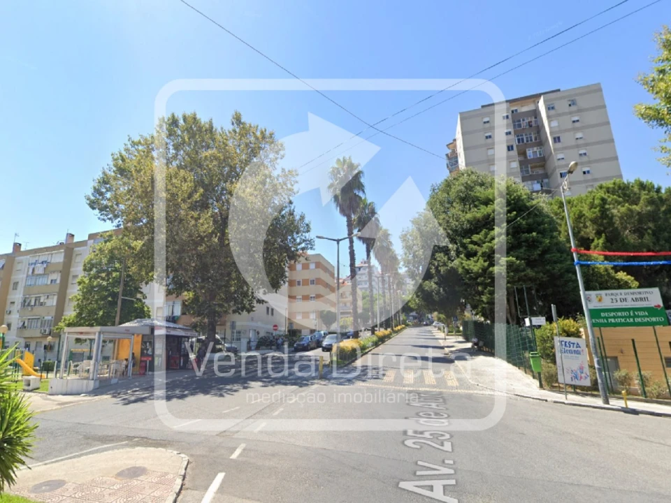 Loja para Venda em Póvoa de Santo Adrião e Olival Basto Foto 11