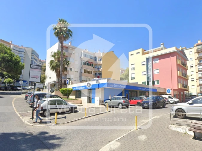 Loja para Venda em Póvoa de Santo Adrião e Olival Basto Foto 1